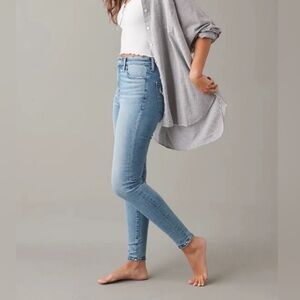 American Eagle Light Wash Skinny Jeans- Size 4